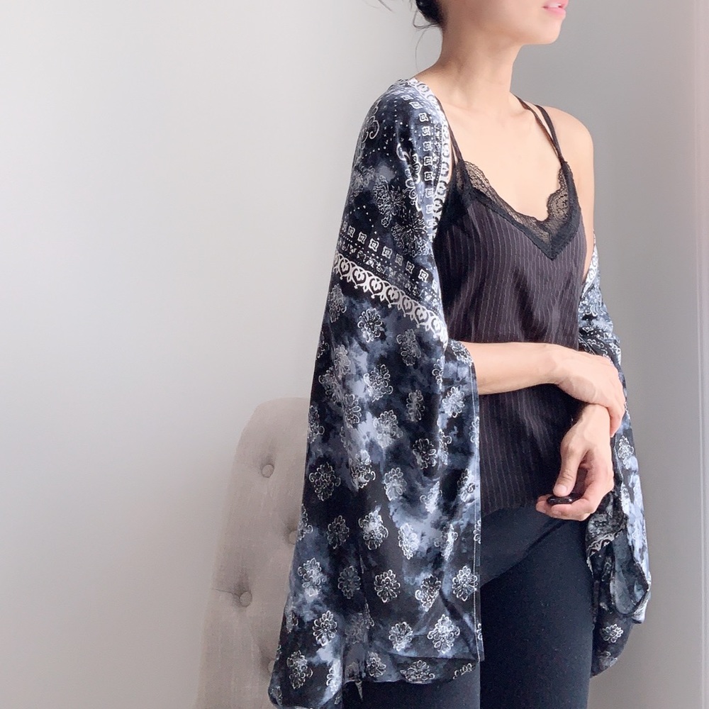BOHO BATIK TIE DYE WITH BATWING SLEEVES CAPE KIMONO - Picture 7 of 7